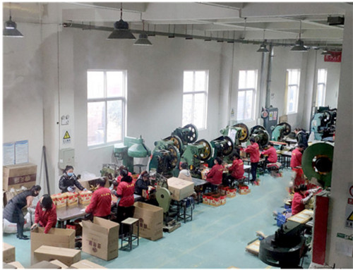 正(zheng)天制罐生(sheng)産車間